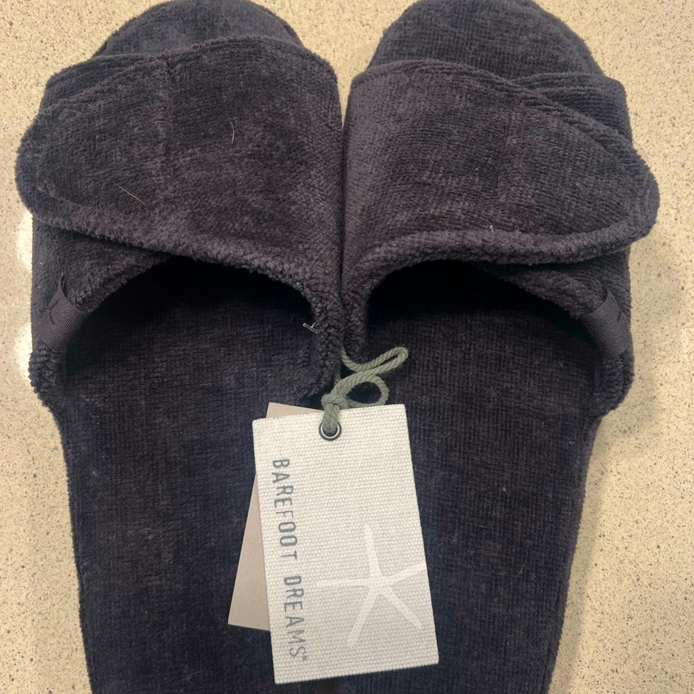 NWT Barefoot Dreams Slippers
